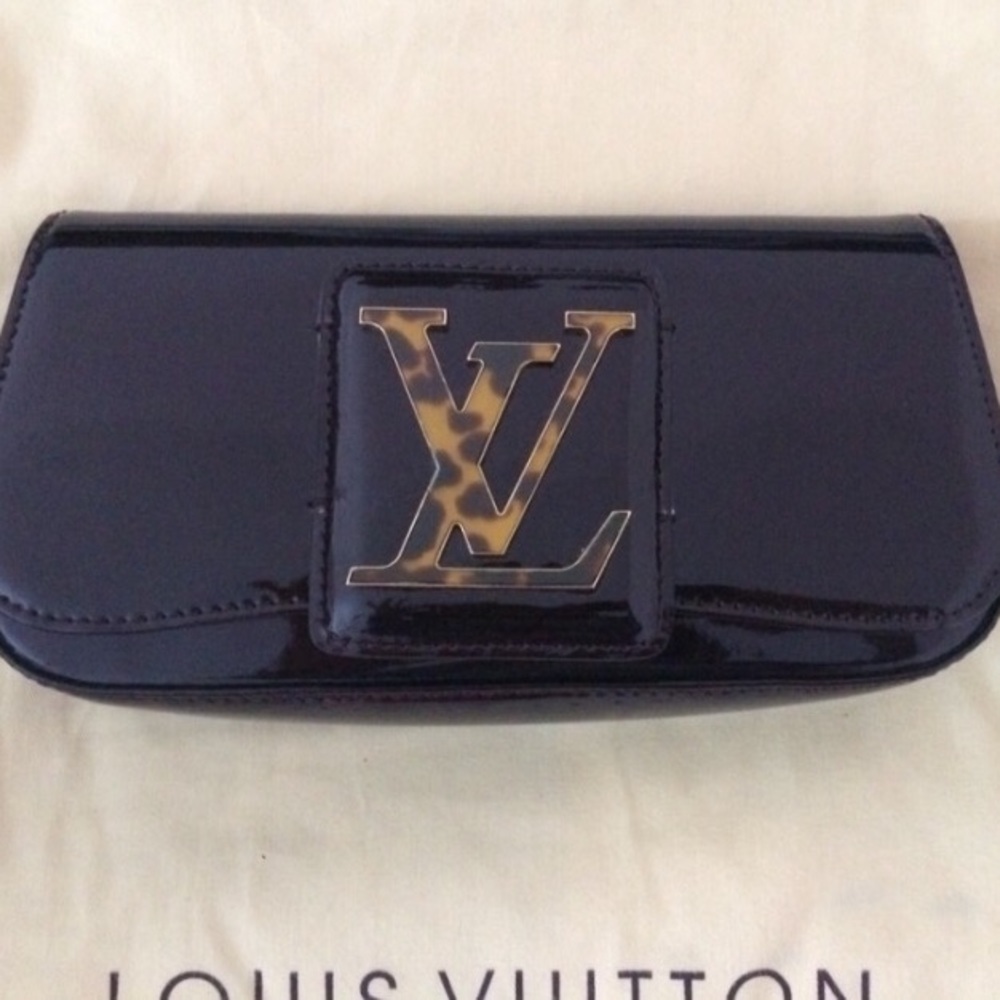 Louis Vuitton Vernis Sobe Amarante clutch